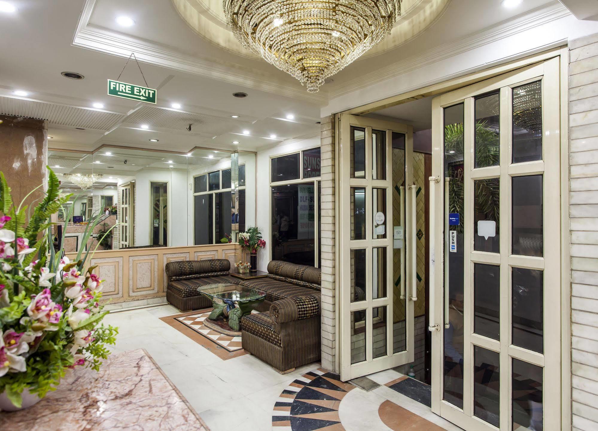 Hotel Sunstar Residency Delhi  Extérieur photo