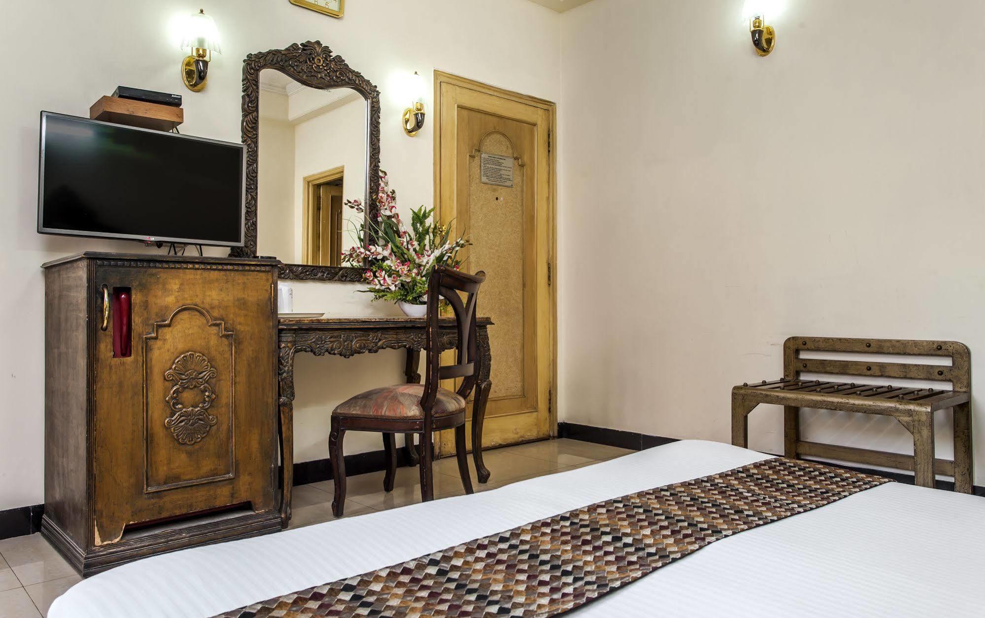 Hotel Sunstar Residency Delhi  Extérieur photo