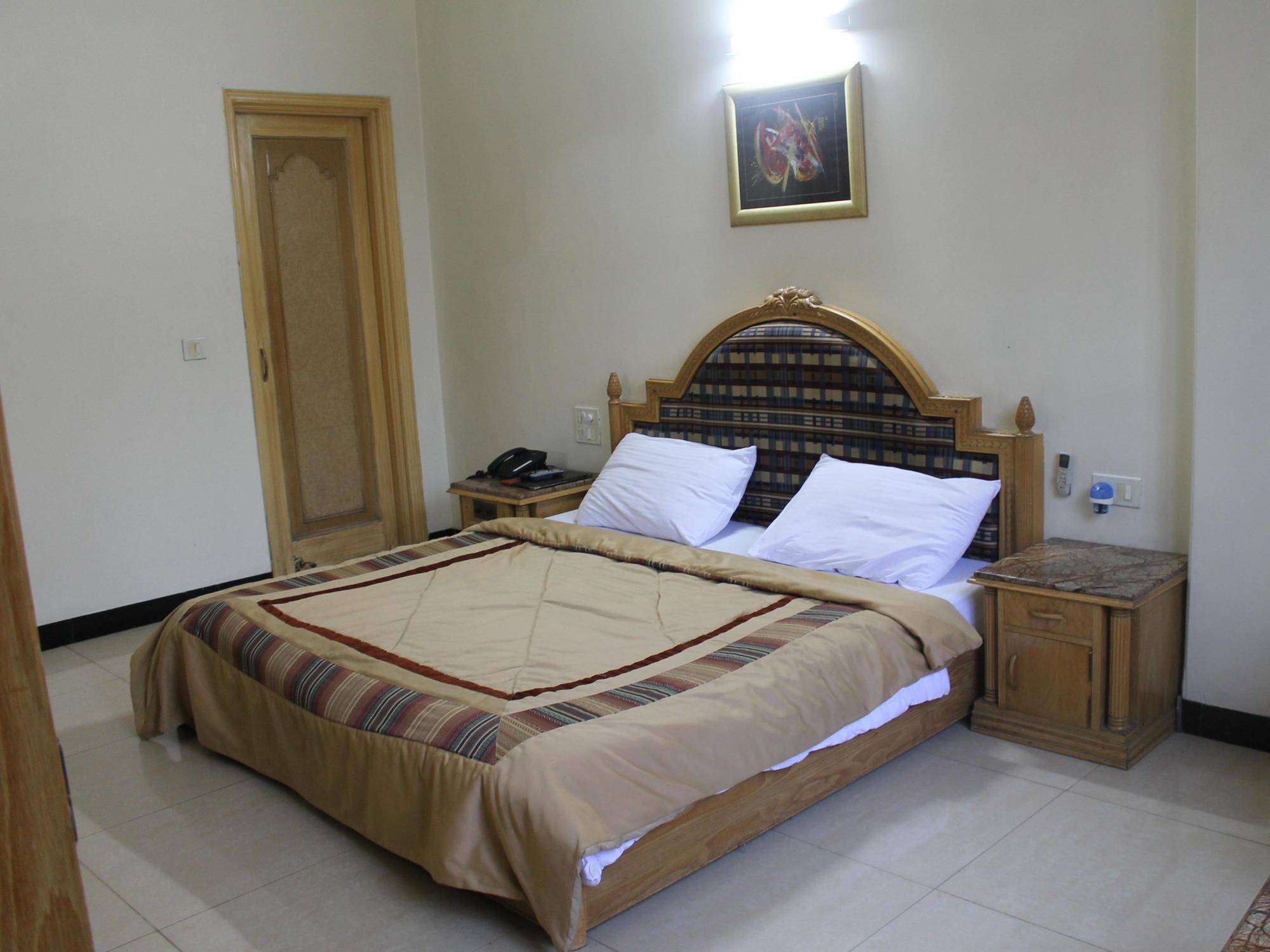 Hotel Sunstar Residency Delhi  Extérieur photo