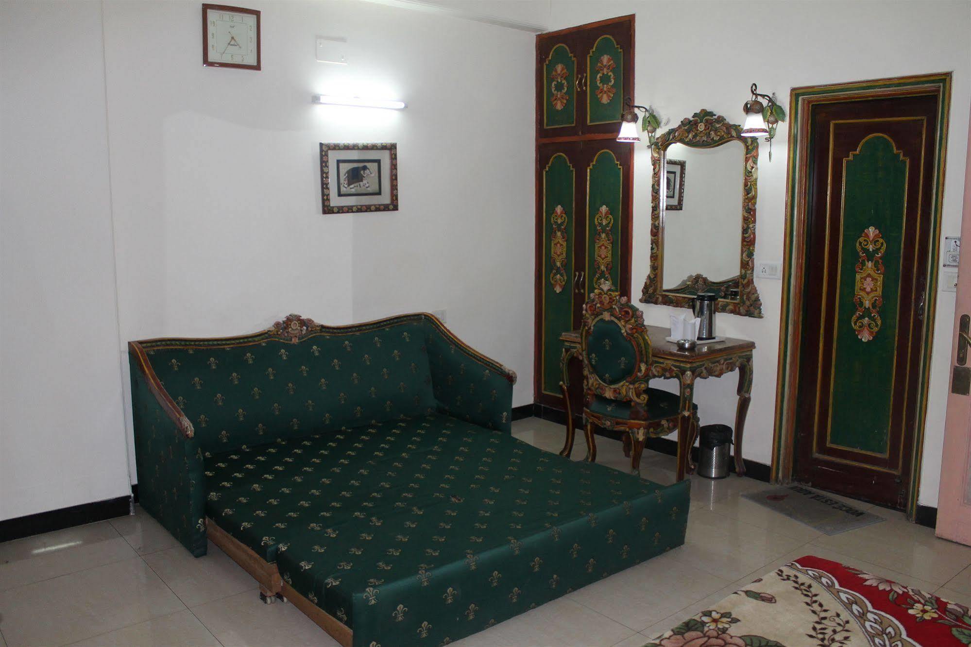 Hotel Sunstar Residency Delhi  Extérieur photo