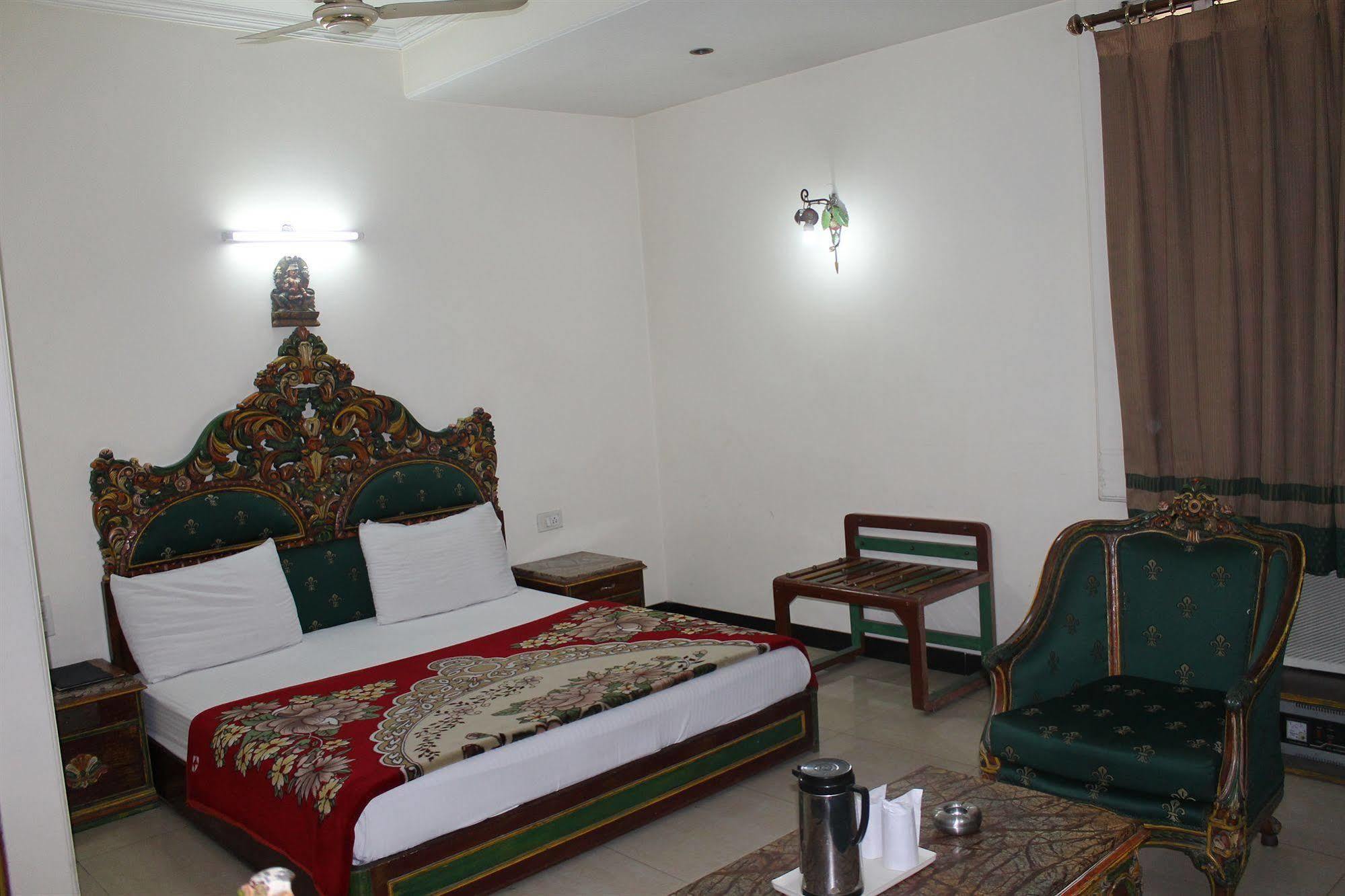 Hotel Sunstar Residency Delhi  Extérieur photo