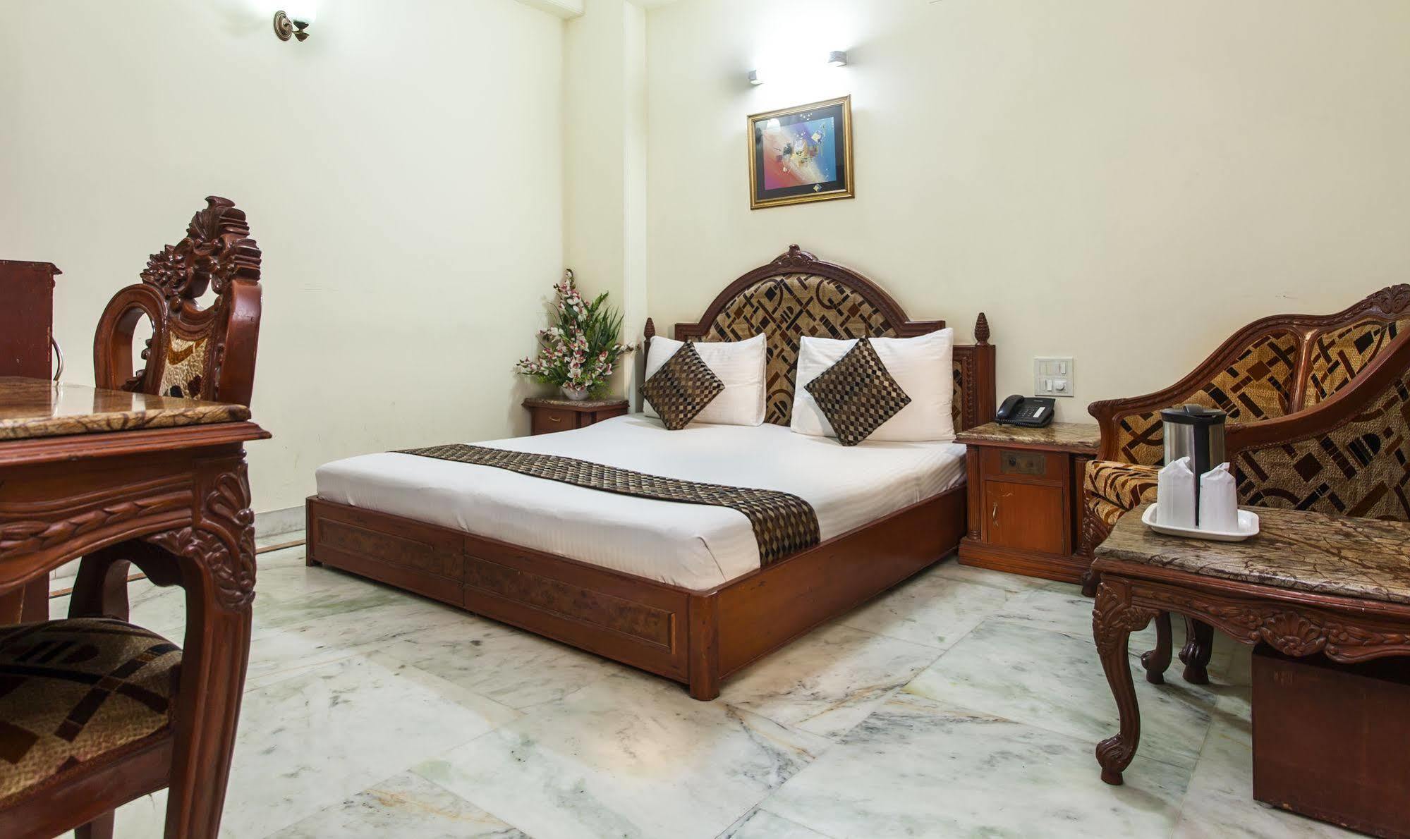 Hotel Sunstar Residency Delhi  Extérieur photo
