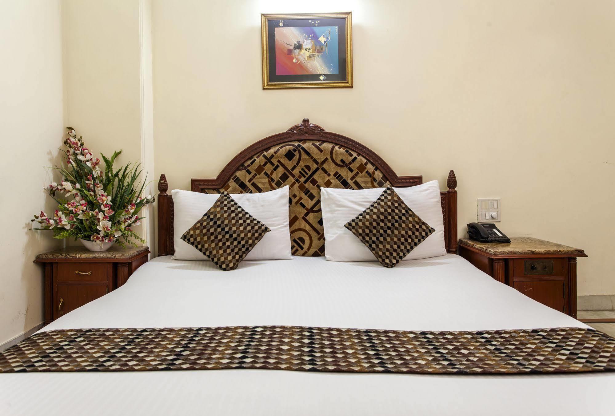 Hotel Sunstar Residency Delhi  Extérieur photo