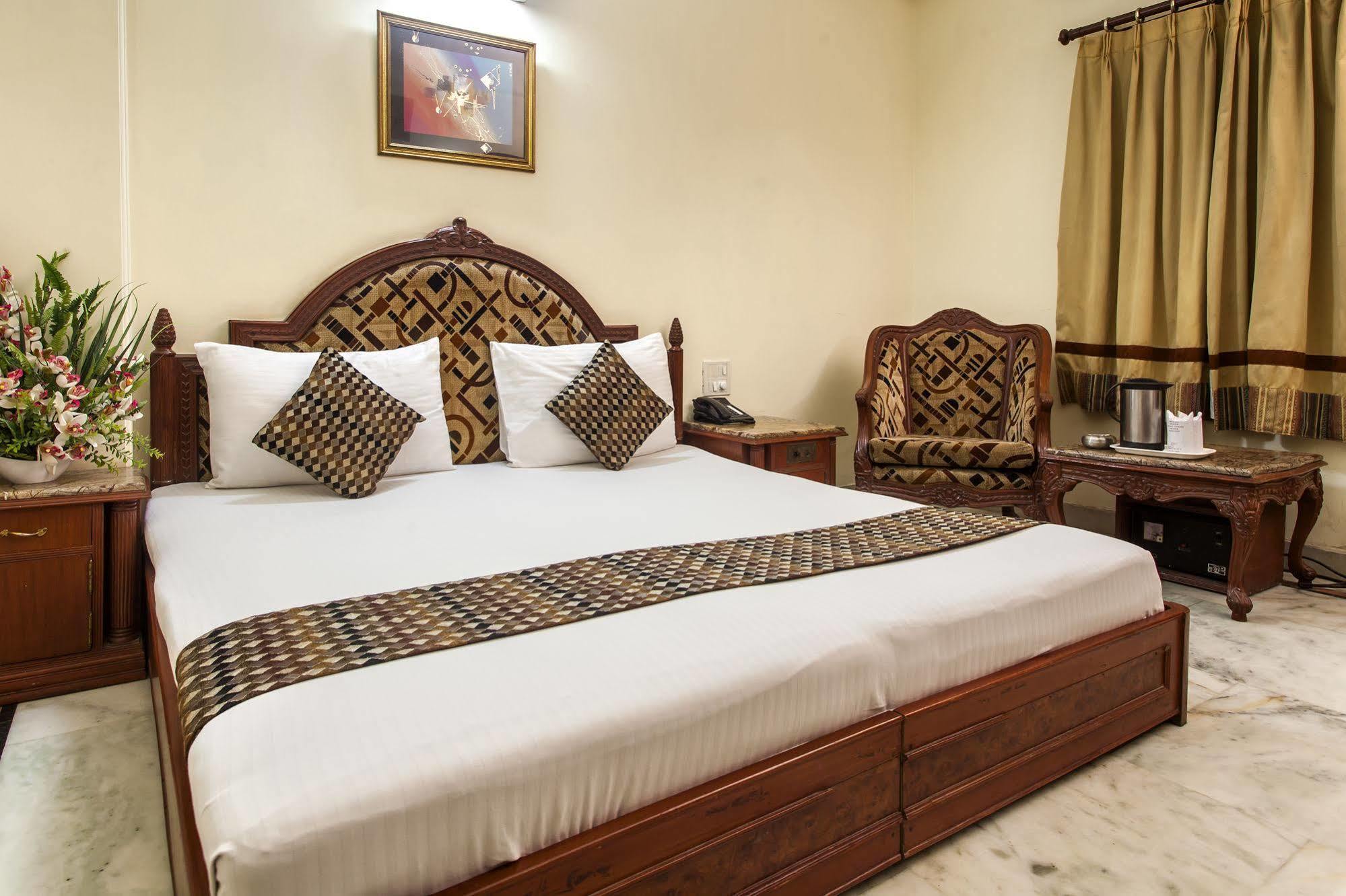 Hotel Sunstar Residency Delhi  Extérieur photo