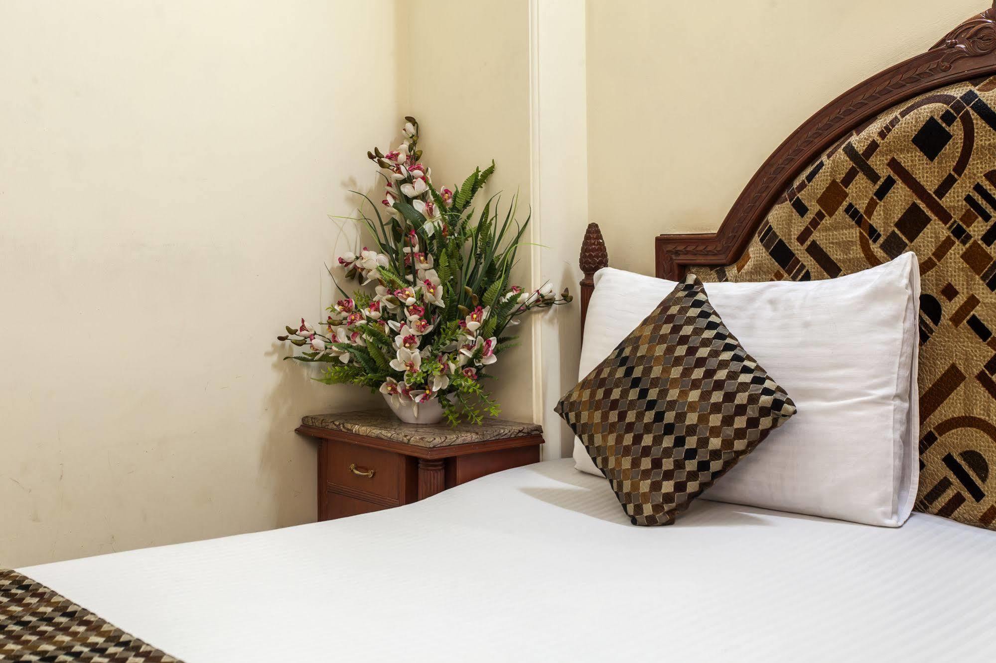 Hotel Sunstar Residency Delhi  Extérieur photo