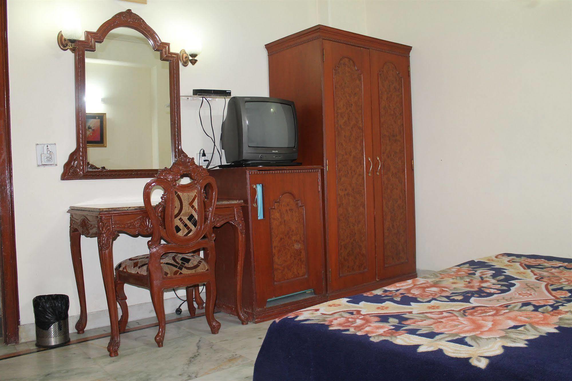 Hotel Sunstar Residency Delhi  Extérieur photo
