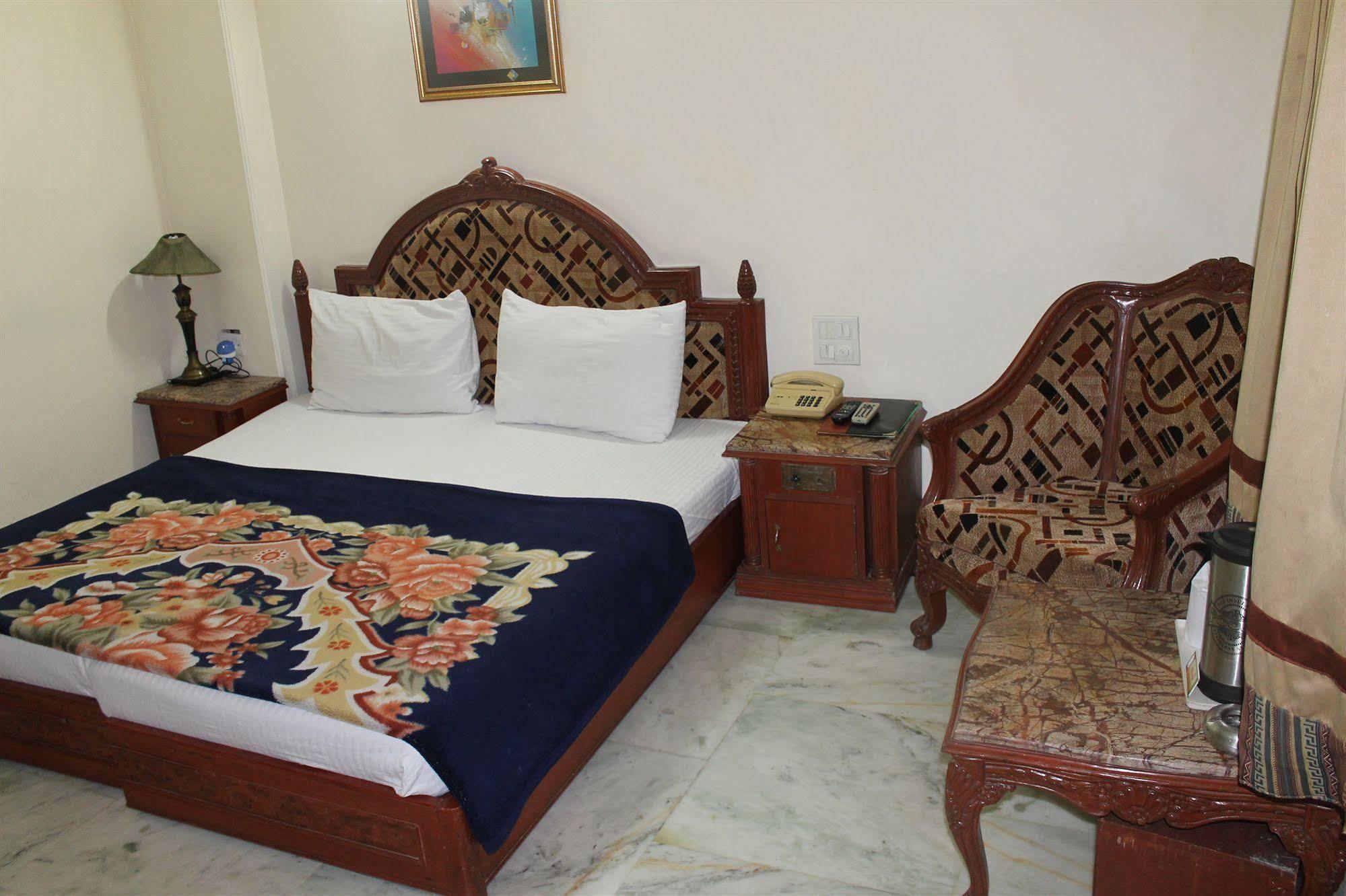 Hotel Sunstar Residency Delhi  Extérieur photo