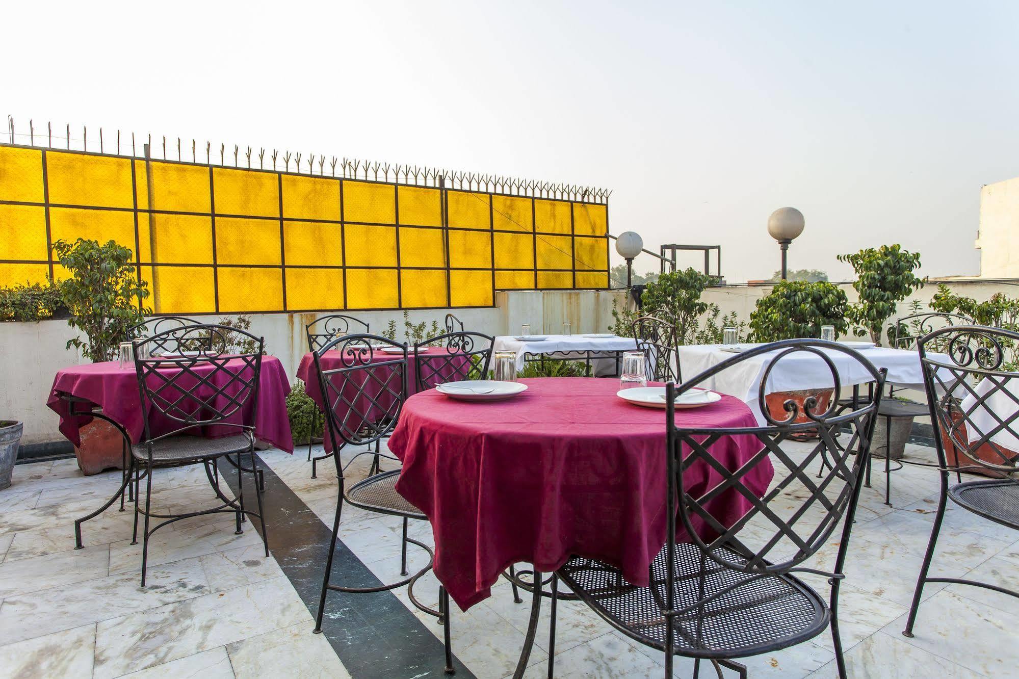 Hotel Sunstar Residency Delhi  Extérieur photo